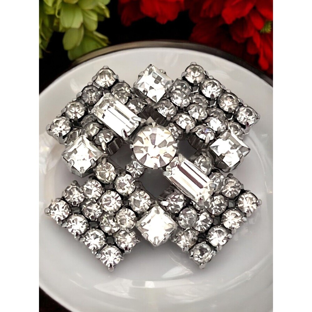 Vintage 1950s La Rel Rhinestone Brooch Prong Set Crystal Silver Tone Pin - 7O
